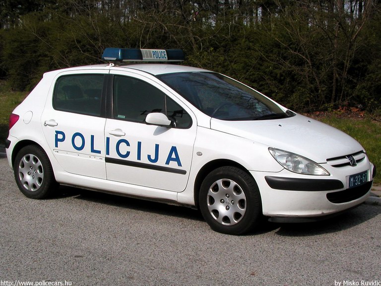 Peugeot 307, fotó: Misko Ruvidic
Keywords: Szerb szerbia rendőrautó rendőr rendőrség Serbia serbian police policecar