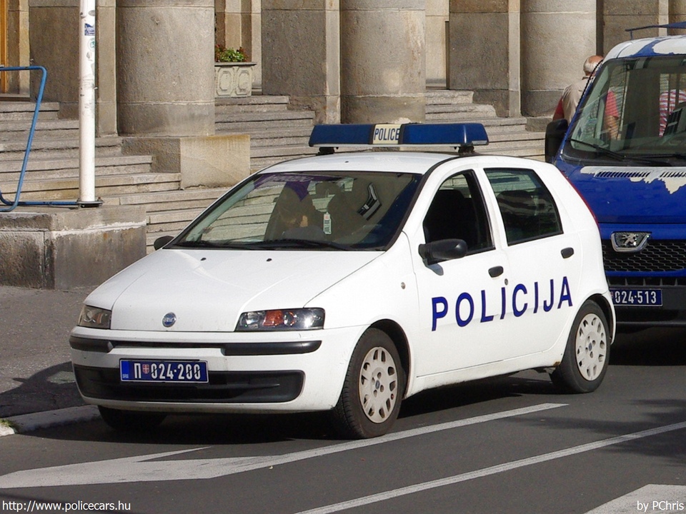 Fiat Punto, fotó: PChris
Keywords: szerb Szerbia rendőr rendőrautó rendőrség Serbia serbian police policecar