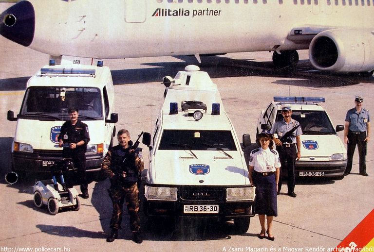 Ford Transit, Opel Campo, Ford Escort, A [url=http://www.zsaru.hu]Zsaru Magazin[/url], illetve elõdje, a Magyar Rendõr archív fotója
Keywords: rendőr rendőrautó rendőrség RB36-30