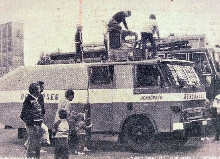 STAR 29 Hydromil, A [url=http://www.zsaru.hu]Zsaru Magazin[/url], illetve elõdje, a Magyar Rendõr archív fotója
Keywords: rendőr rendőrautó rendőrség