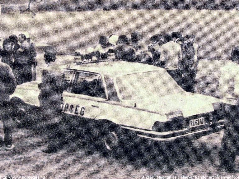 Mercedes 350 SEL, A [url=http://www.zsaru.hu]Zsaru Magazin[/url], illetve elõdje, a Magyar Rendõr archív fotója
Keywords: rendőr rendőrautó rendőrség