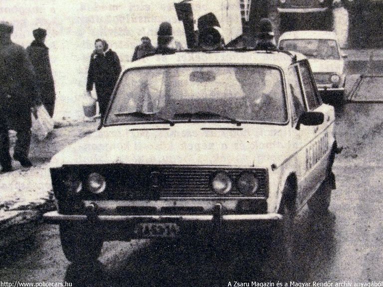 Lada 2103, A [url=http://www.zsaru.hu]Zsaru Magazin[/url], illetve elõdje, a Magyar Rendõr archív fotója
Keywords: rendőr rendőrautó rendőrség