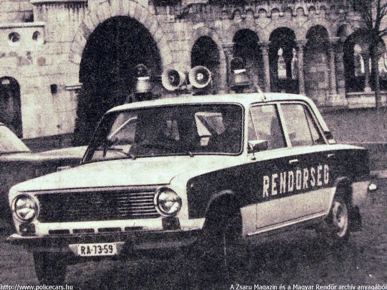 Lada 2101, A [url=http://www.zsaru.hu]Zsaru Magazin[/url], illetve elõdje, a Magyar Rendõr archív fotója
Keywords: rendőr rendőrautó rendőrség RA73-59